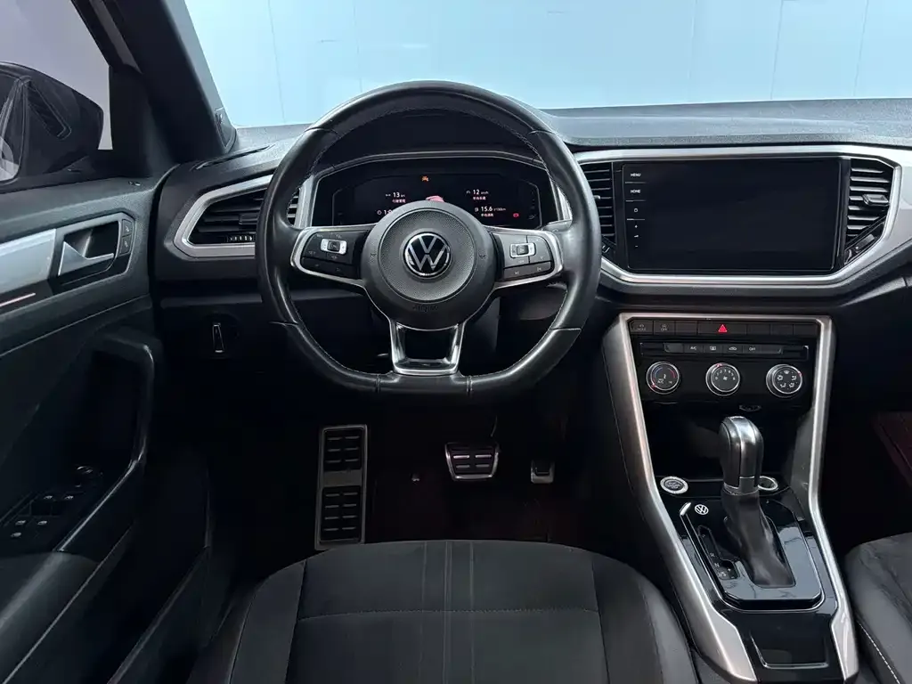 Volkswagen T-Roc — фото 10