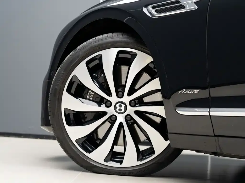 Bentley Flying Spur — фото 3