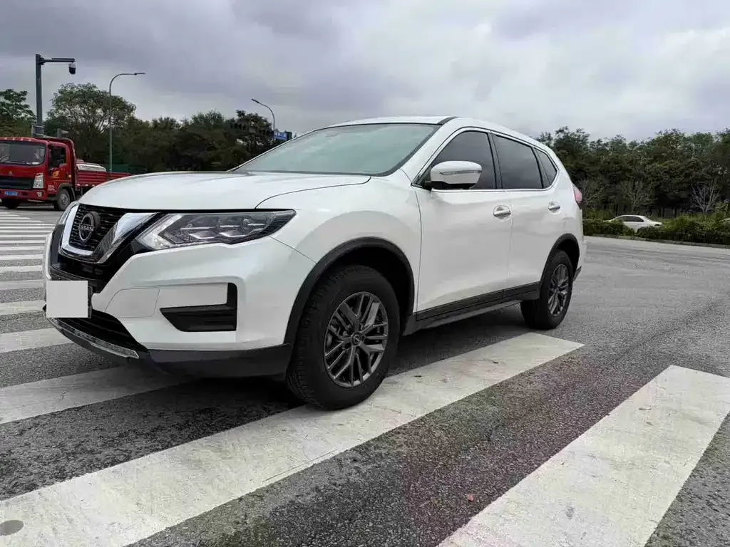 Nissan X-Trail — фото 1