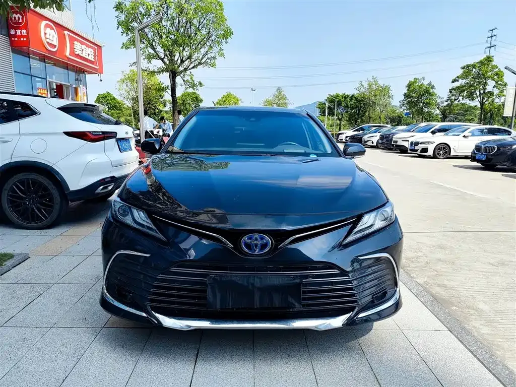 Toyota Camry — фото 8