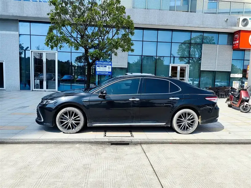 Toyota Camry — фото 9