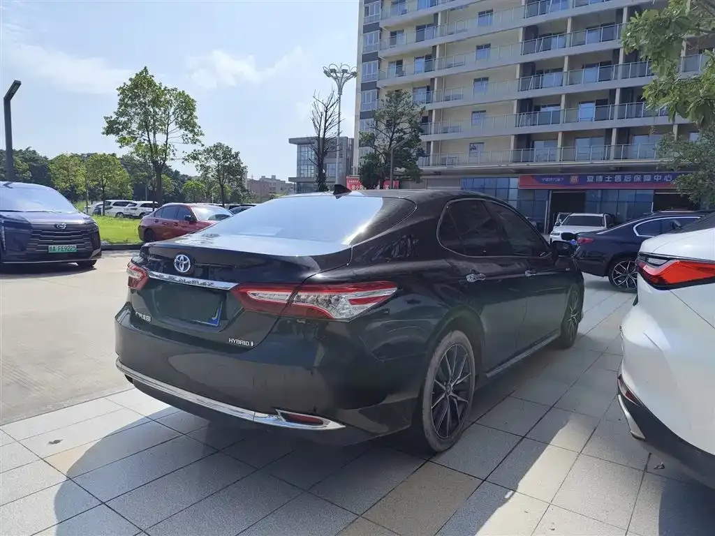 Toyota Camry — фото 5