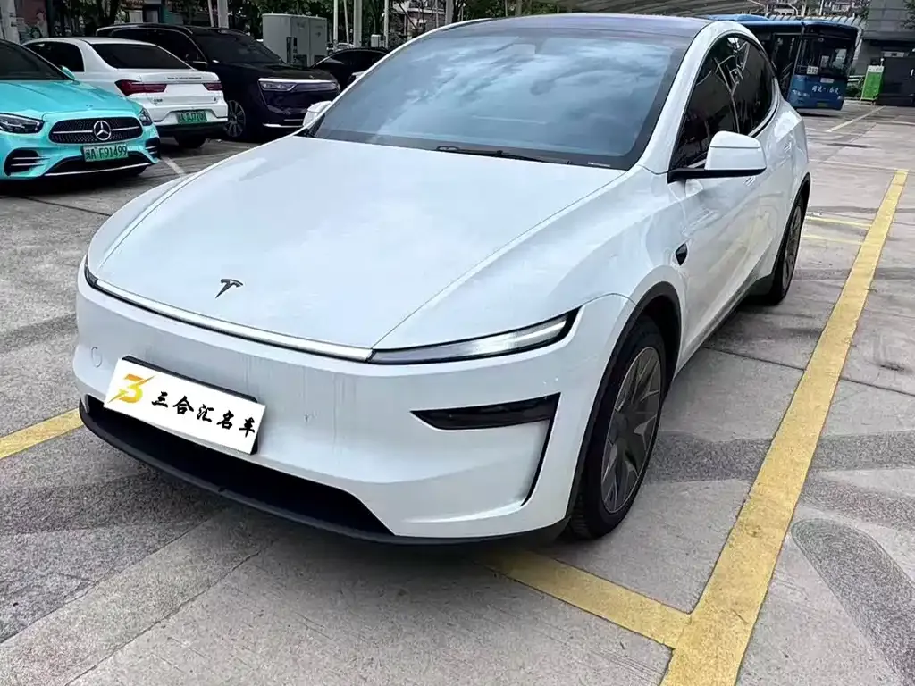 Tesla Model Y L — фото 1