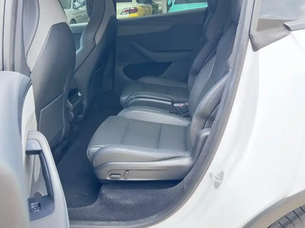 Tesla Model Y L — фото 2