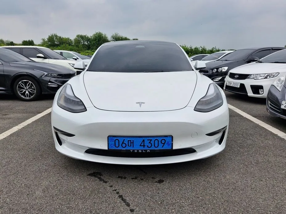 Tesla Model 3 — фото 1