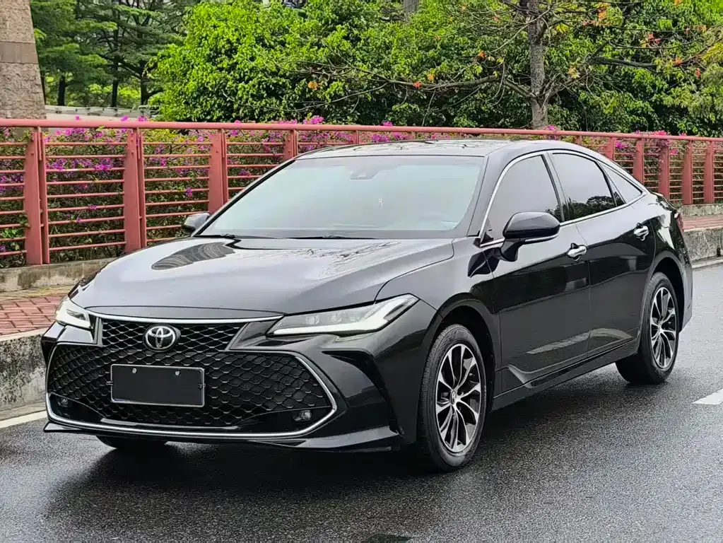 Toyota Avalon — фото 1