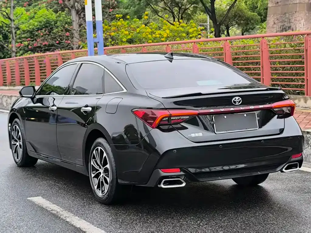 Toyota Avalon — фото 2