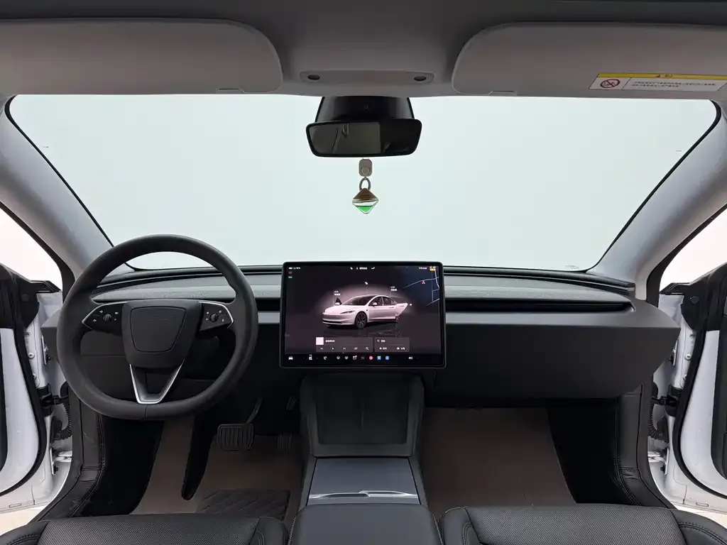 Tesla Model 3 — фото 9