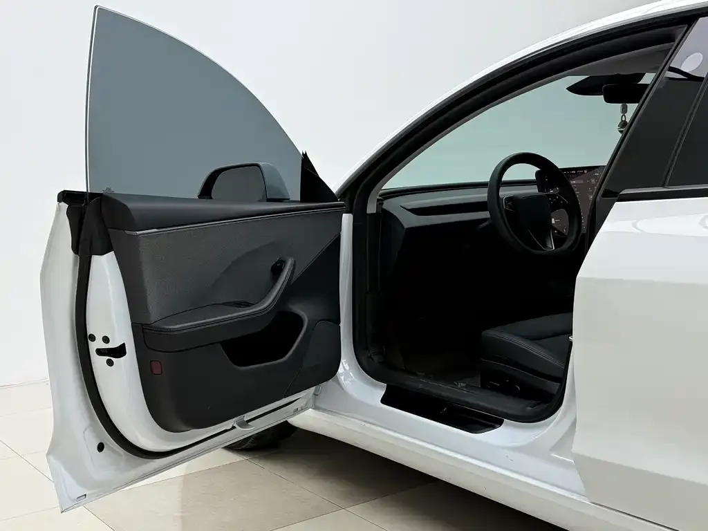 Tesla Model 3 — фото 6