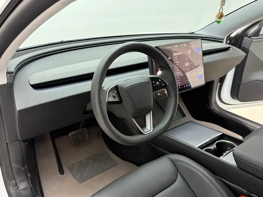 Tesla Model 3 — фото 10