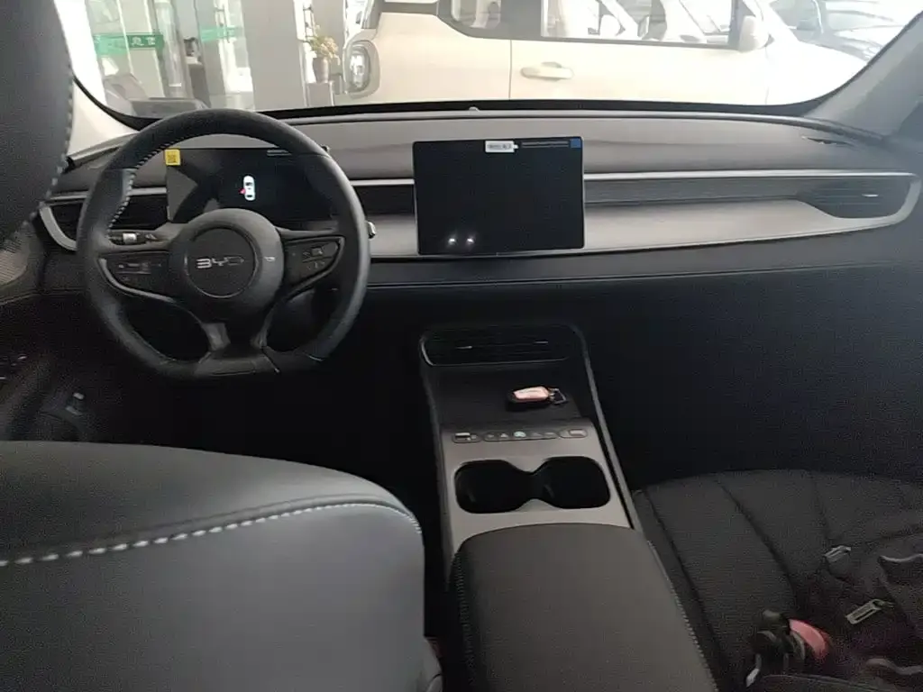 BYD Seal 05 DM-i — фото 10