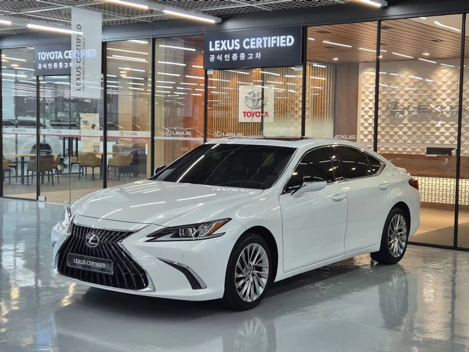Lexus ES — фото 1