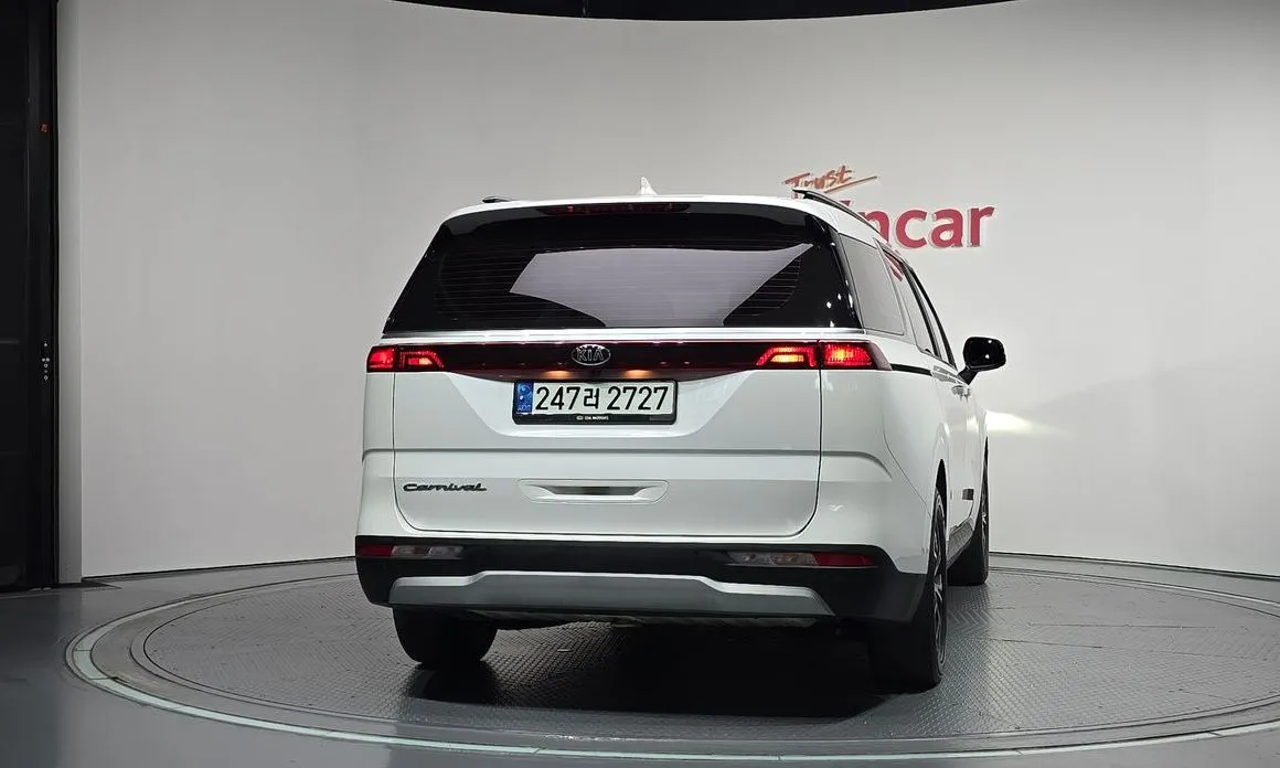 Kia Carnival — фото 10