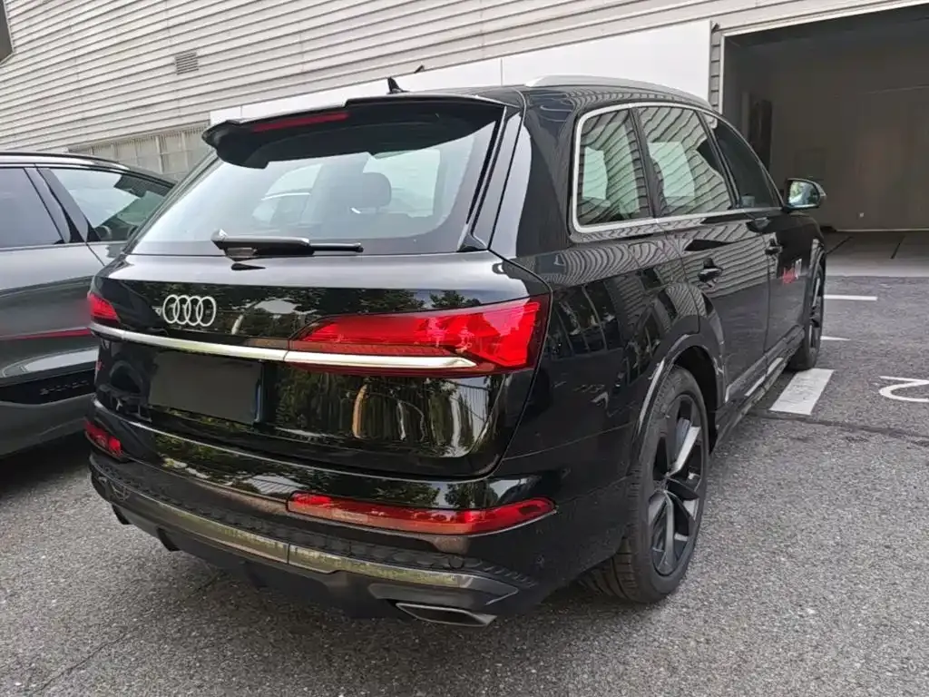 Audi Q7 — фото 8