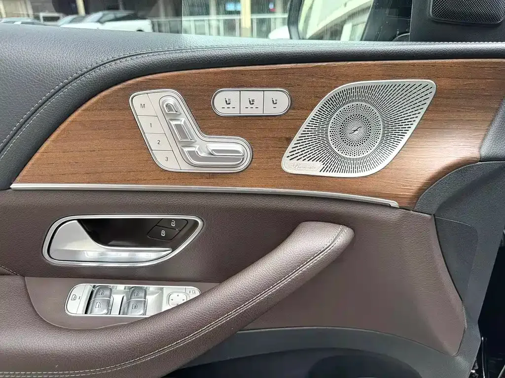Mercedes-Benz GLS — фото 10