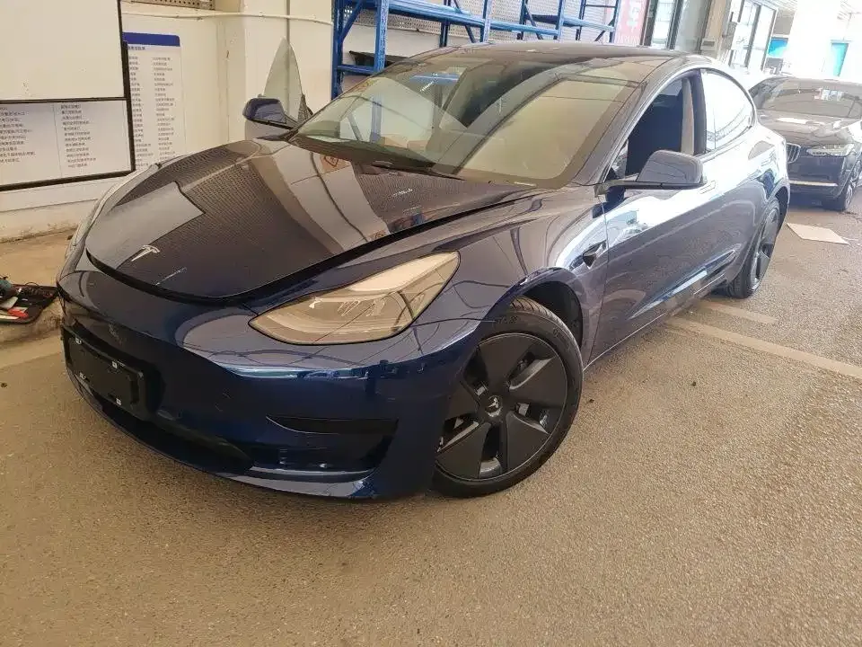 Tesla Model 3 — фото 1