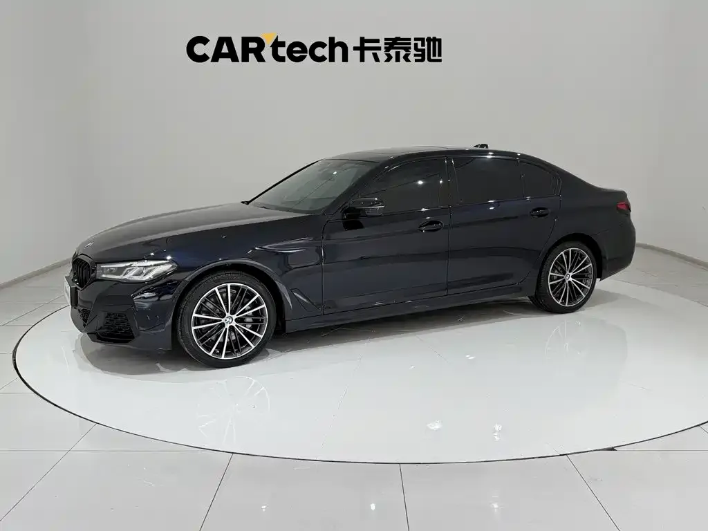 BMW 5 Series — фото 1