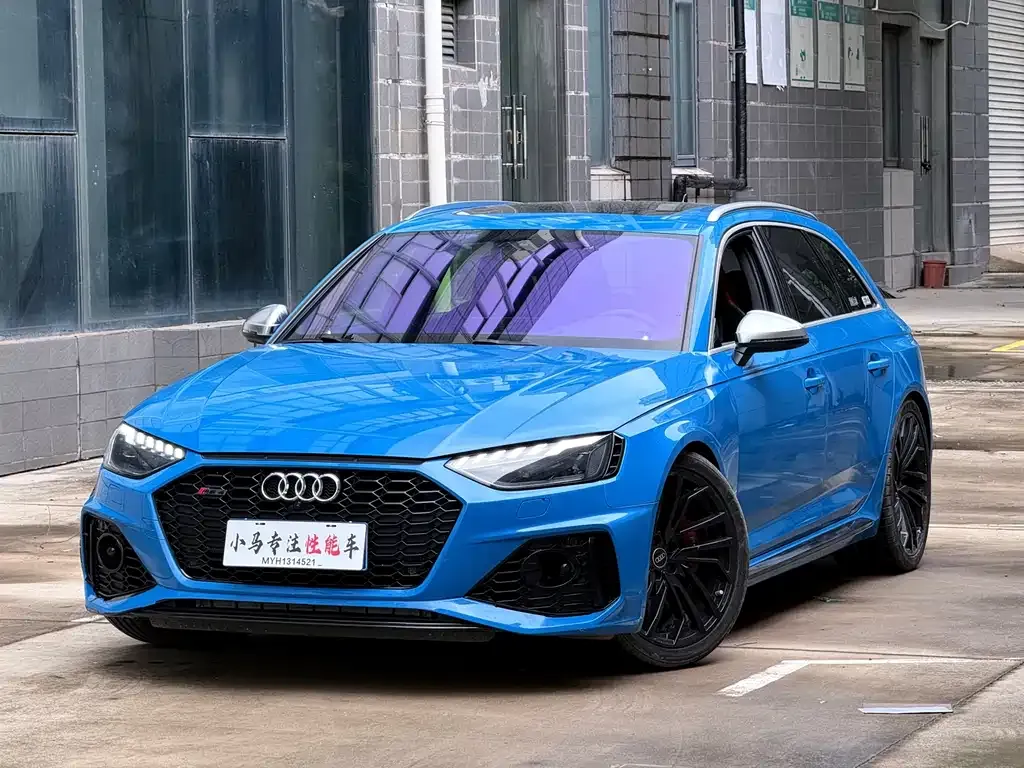 Audi RS 4 — фото 1