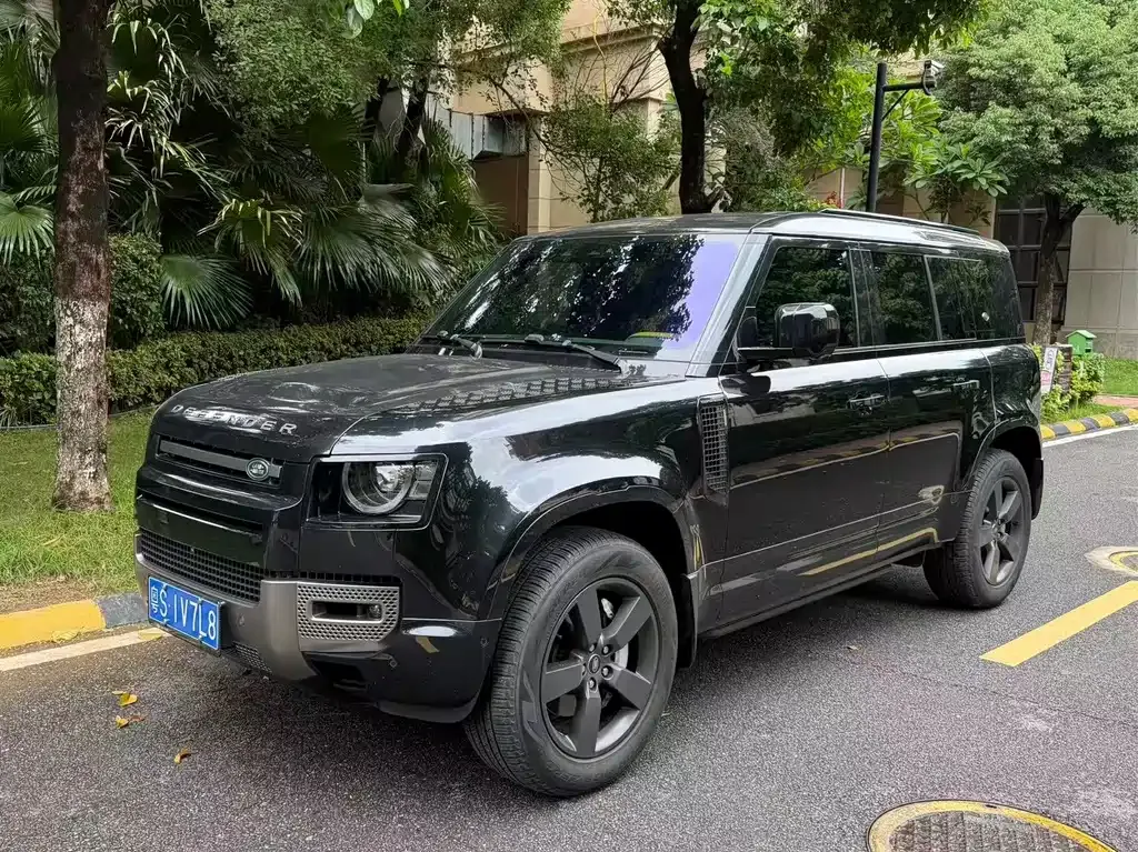 Land Rover Defender — фото 1