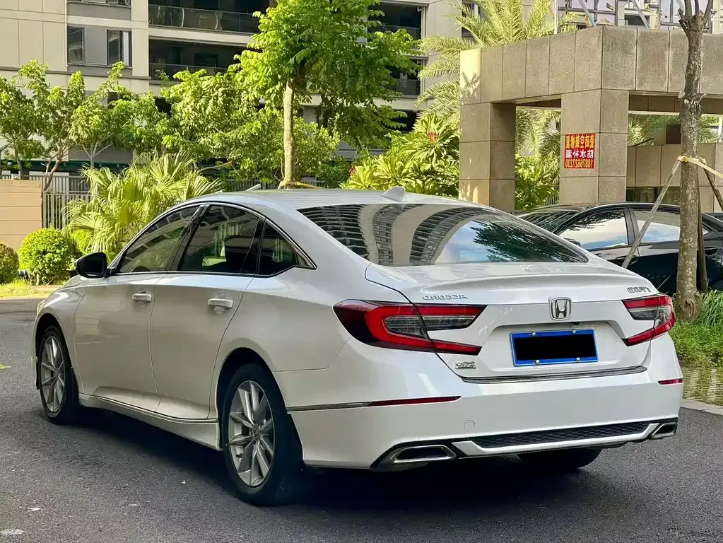 Honda Accord — фото 10