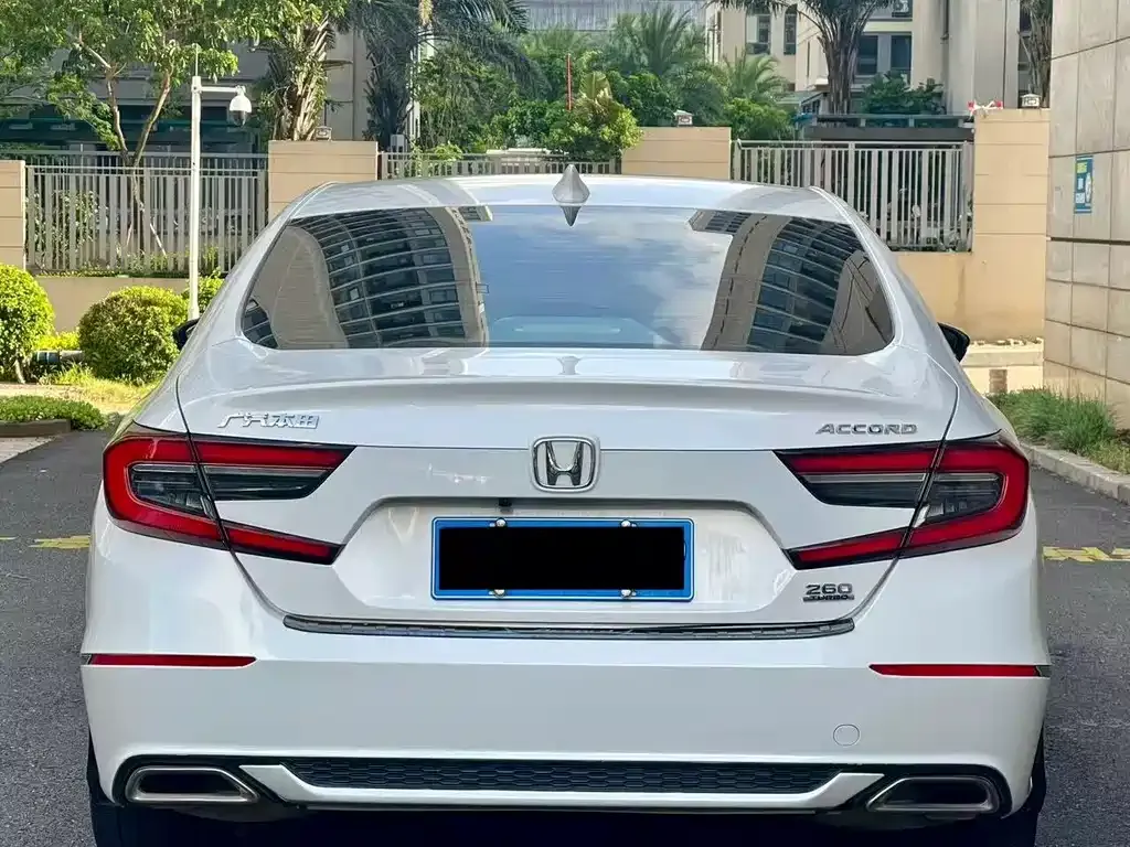 Honda Accord — фото 9