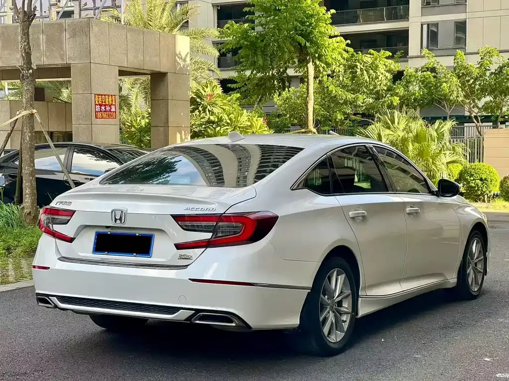 Honda Accord — фото 8