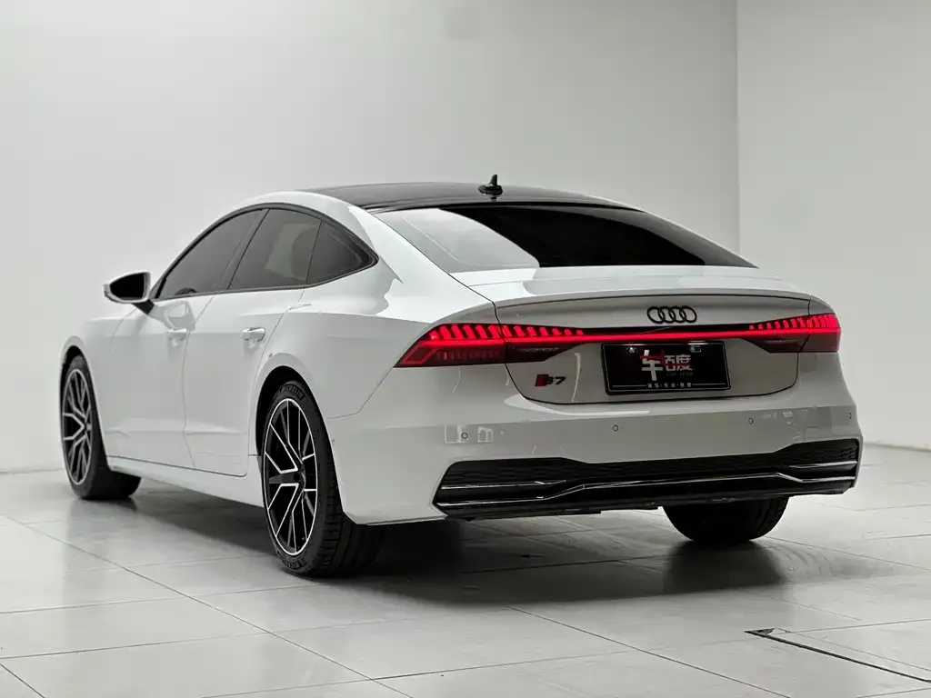 Audi A7 — фото 7
