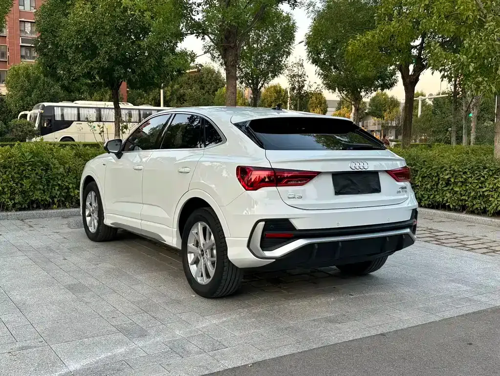 Audi Q3 Sportback — фото 8