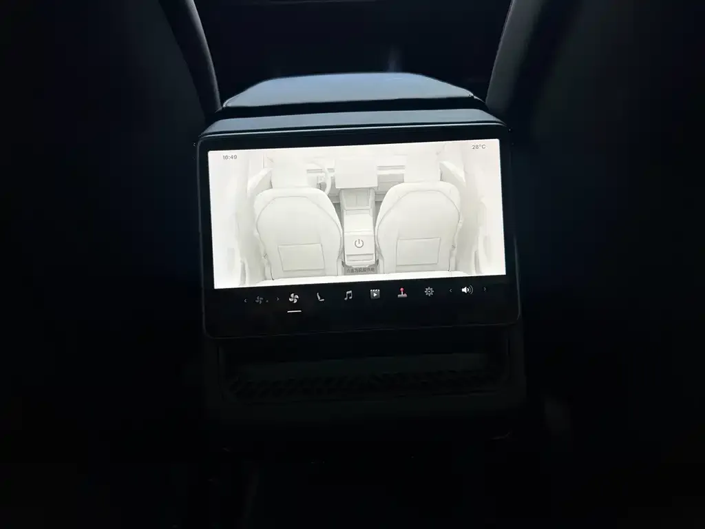 Tesla Model 3 — фото 2