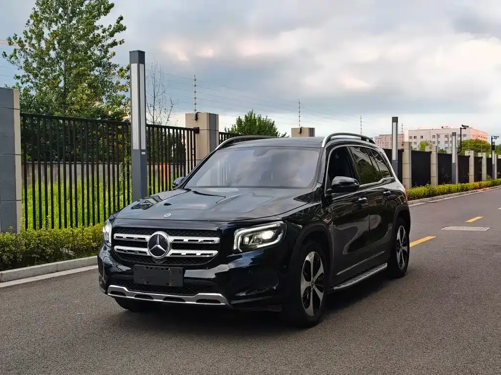 Mercedes-Benz GLB — фото 1