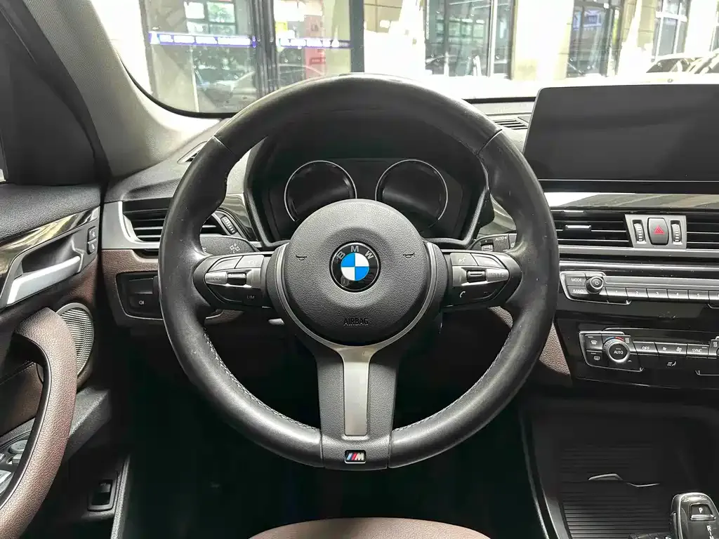 BMW X1 — фото 9