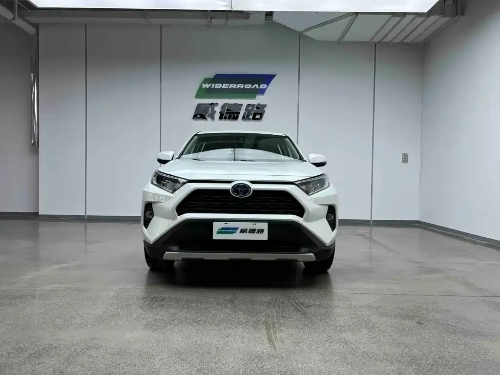 Toyota RAV4 — фото 8