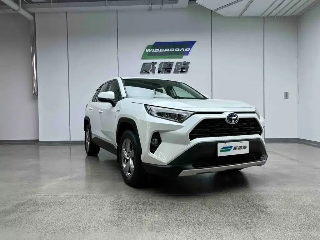 Toyota RAV4 — фото 3
