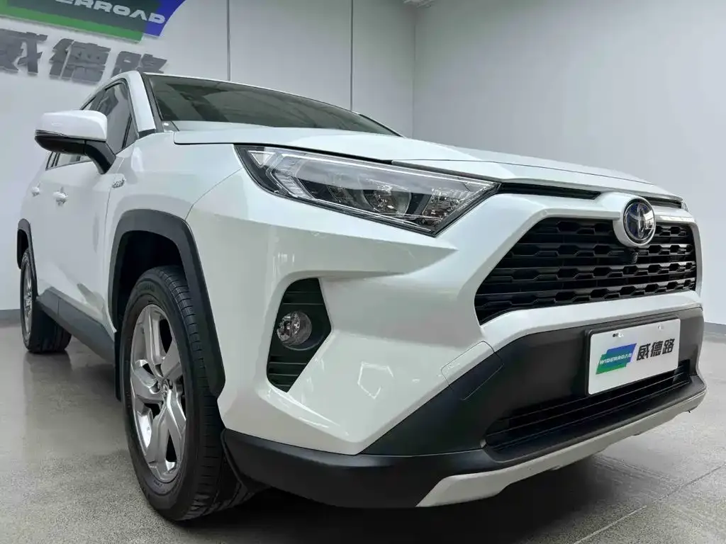 Toyota RAV4 — фото 5