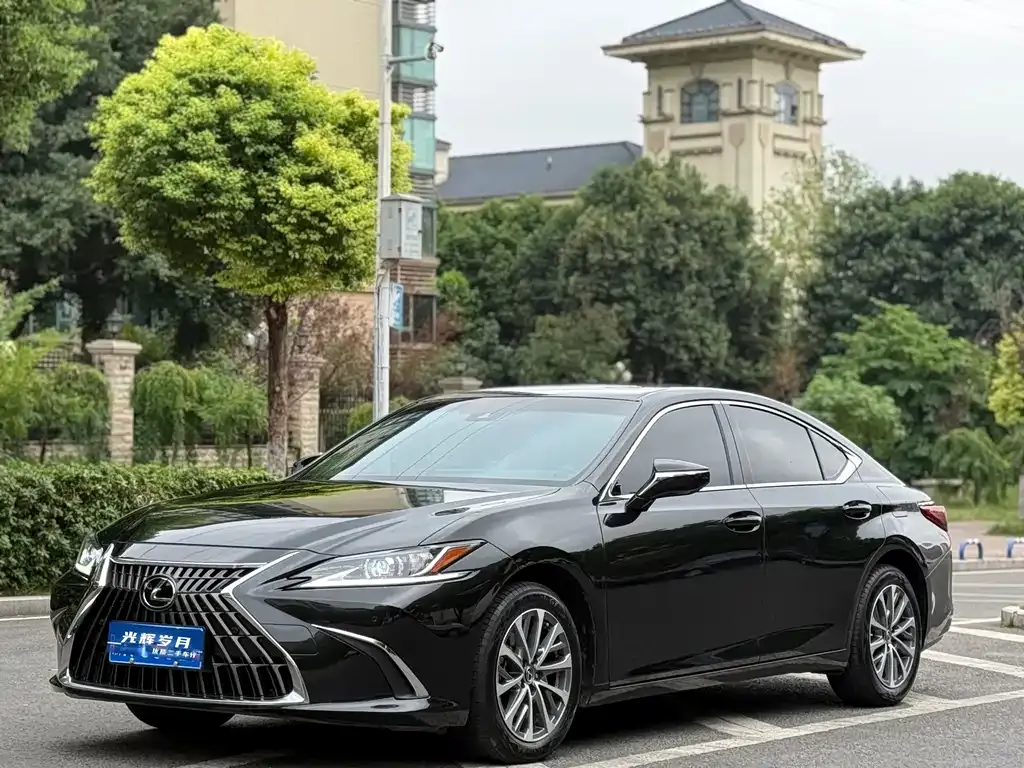 Lexus ES — фото 1