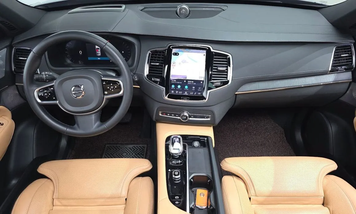 Volvo XC90 — фото 10