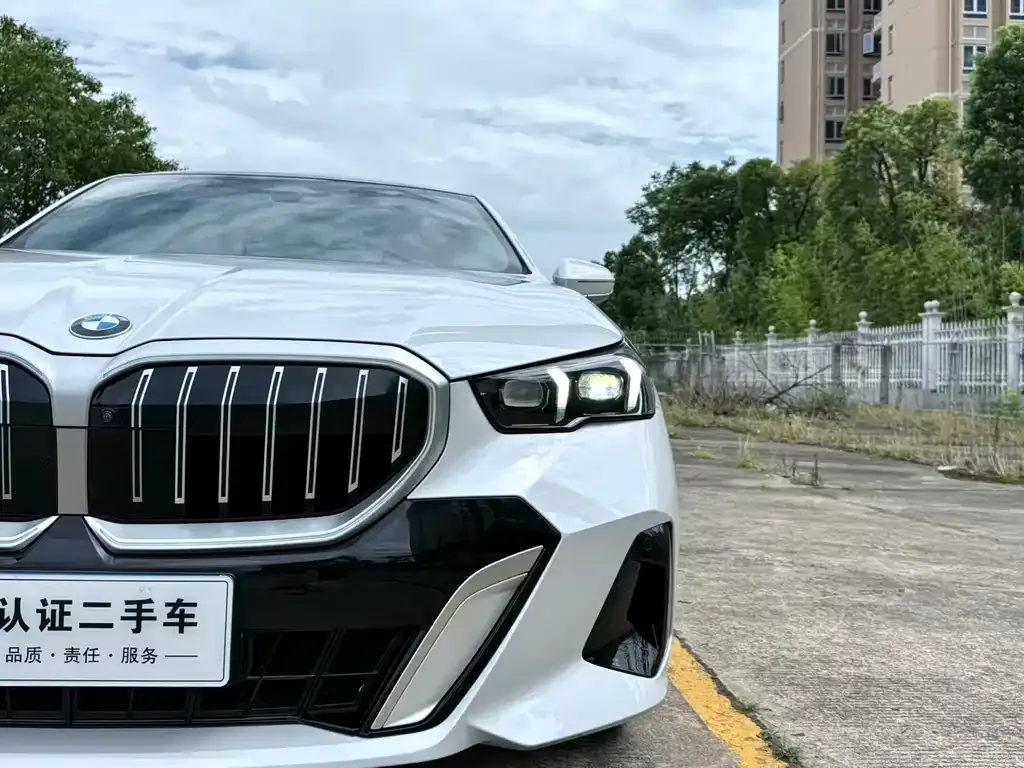BMW 5 Series — фото 4