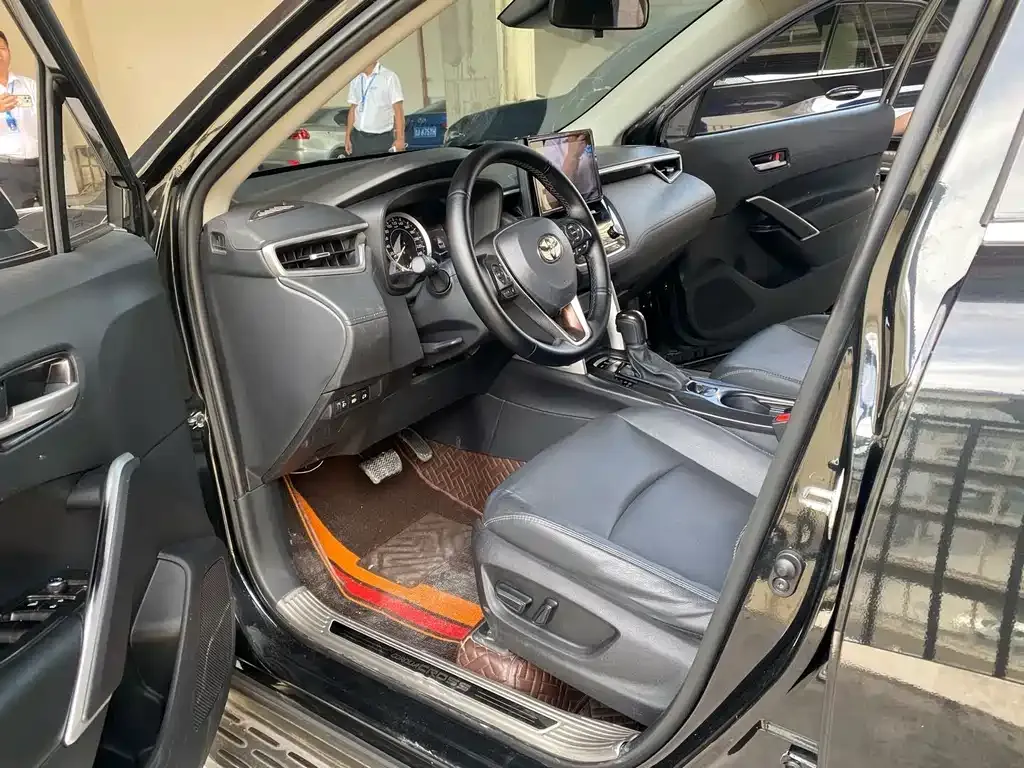 Toyota Corolla Cross — фото 9