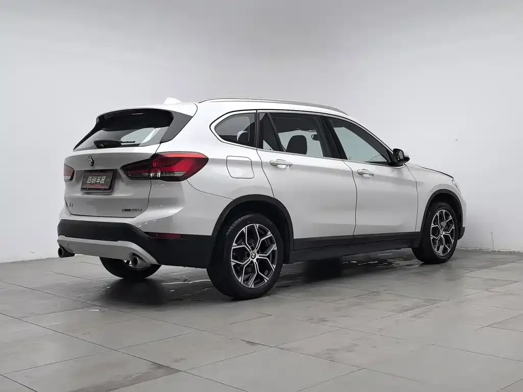 BMW X1 — фото 9