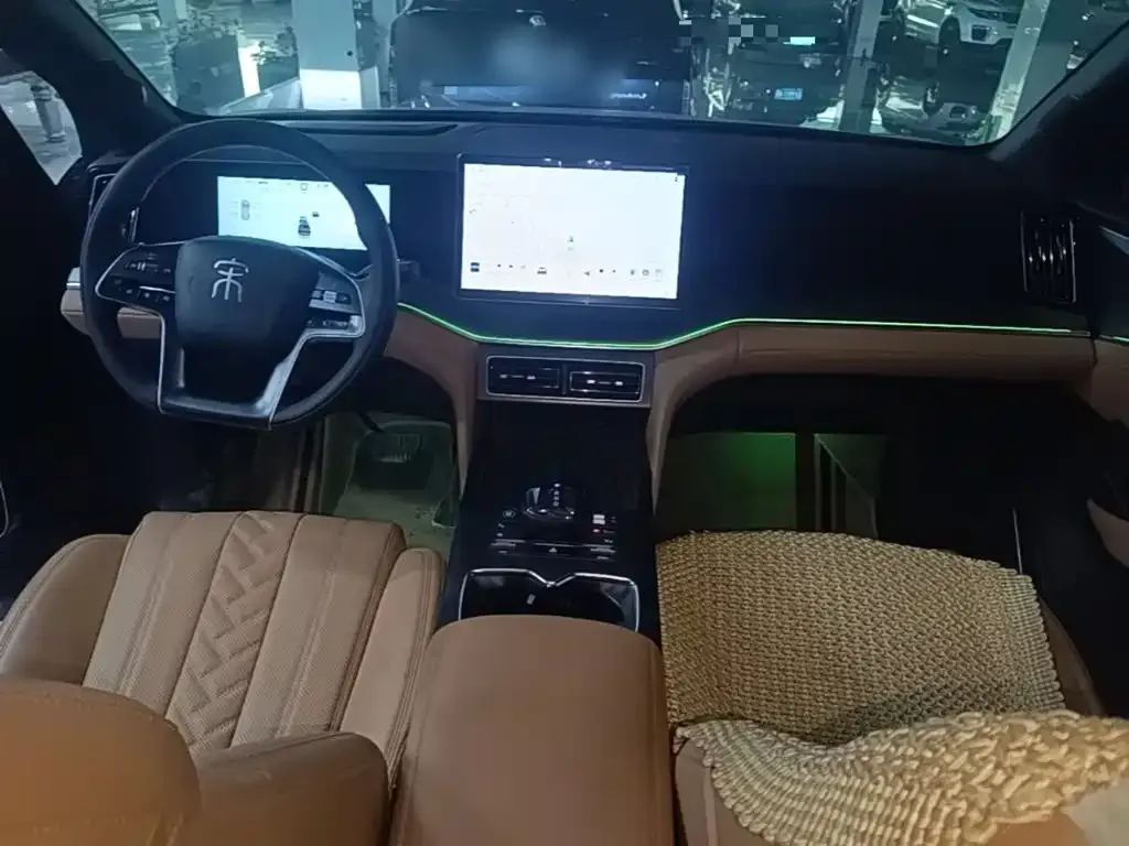 BYD L DM-i — фото 9
