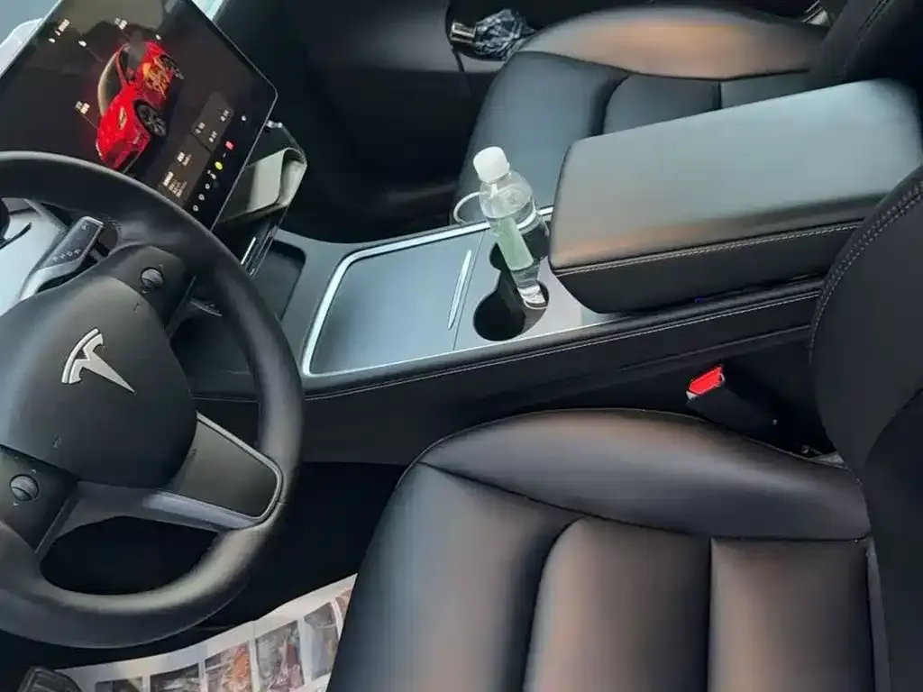 Tesla Model Y — фото 2