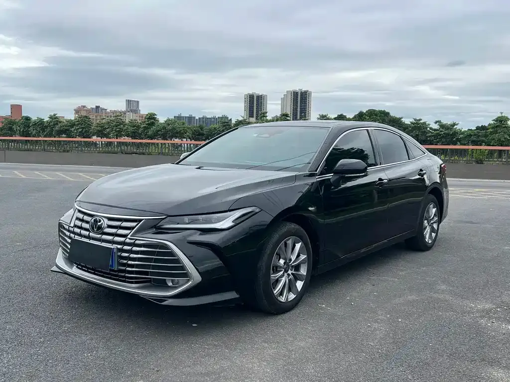 Toyota Avalon — фото 1