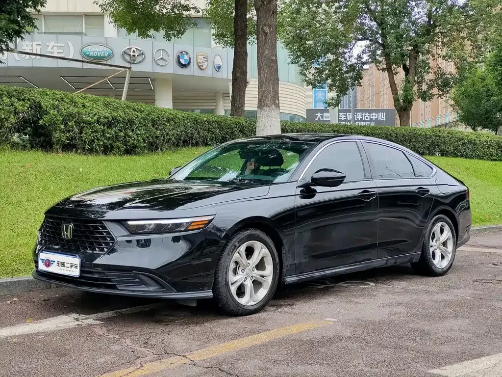 Honda Accord — фото 1