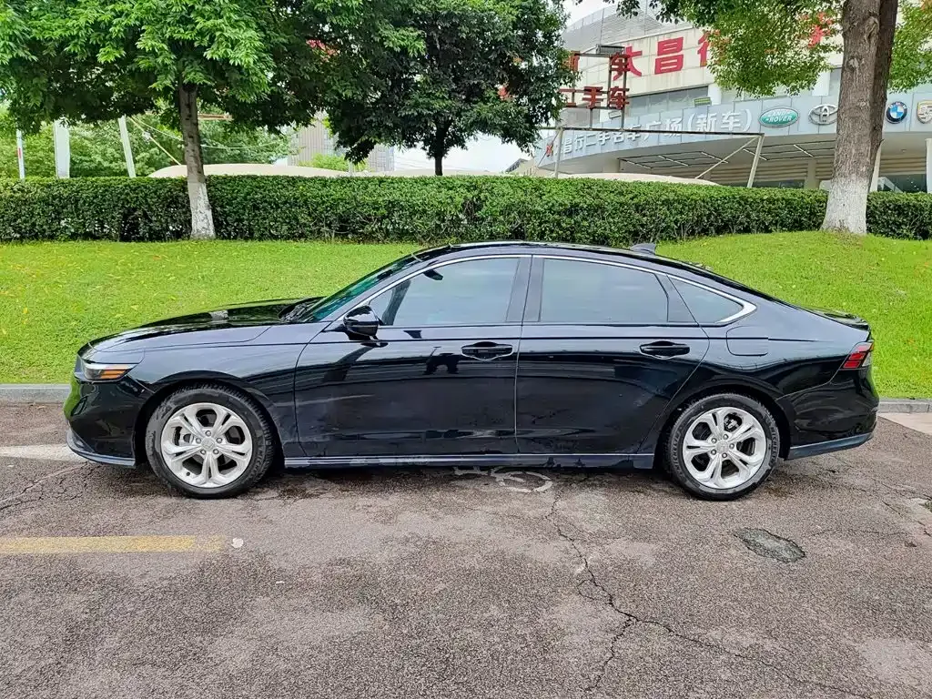 Honda Accord — фото 9