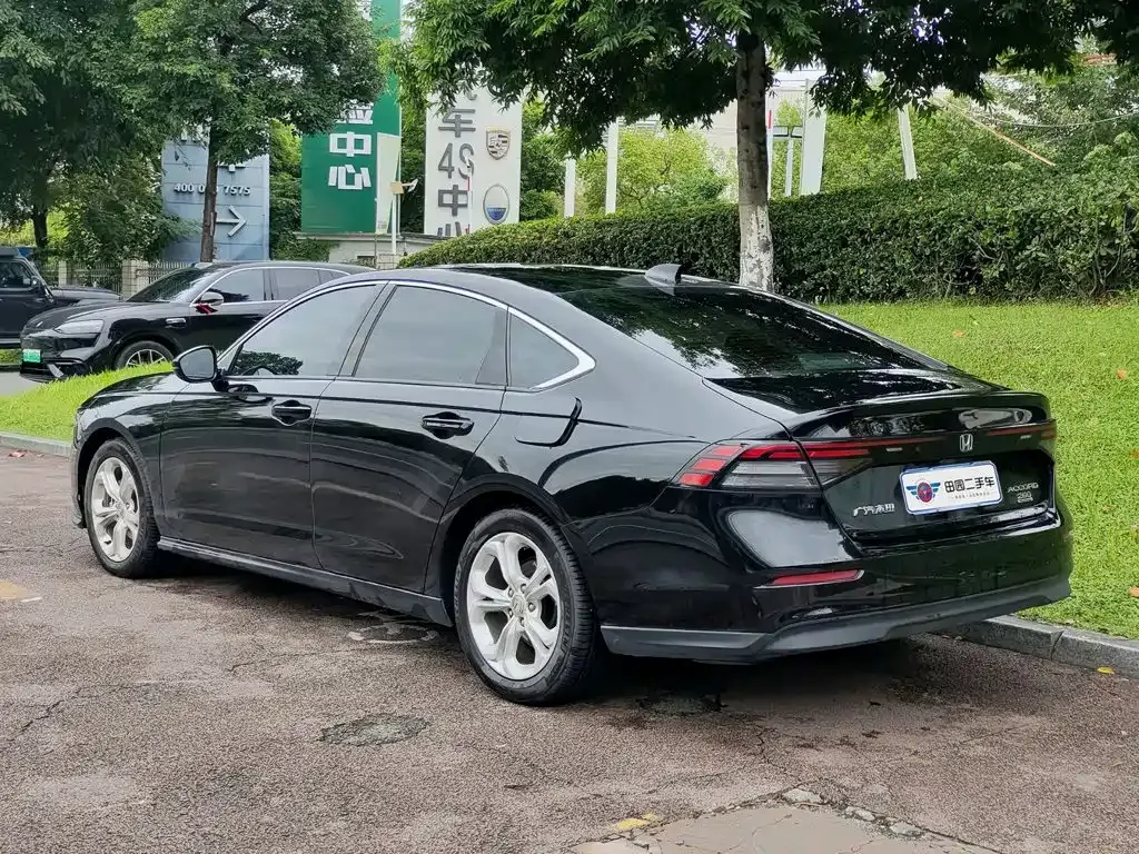 Honda Accord — фото 10