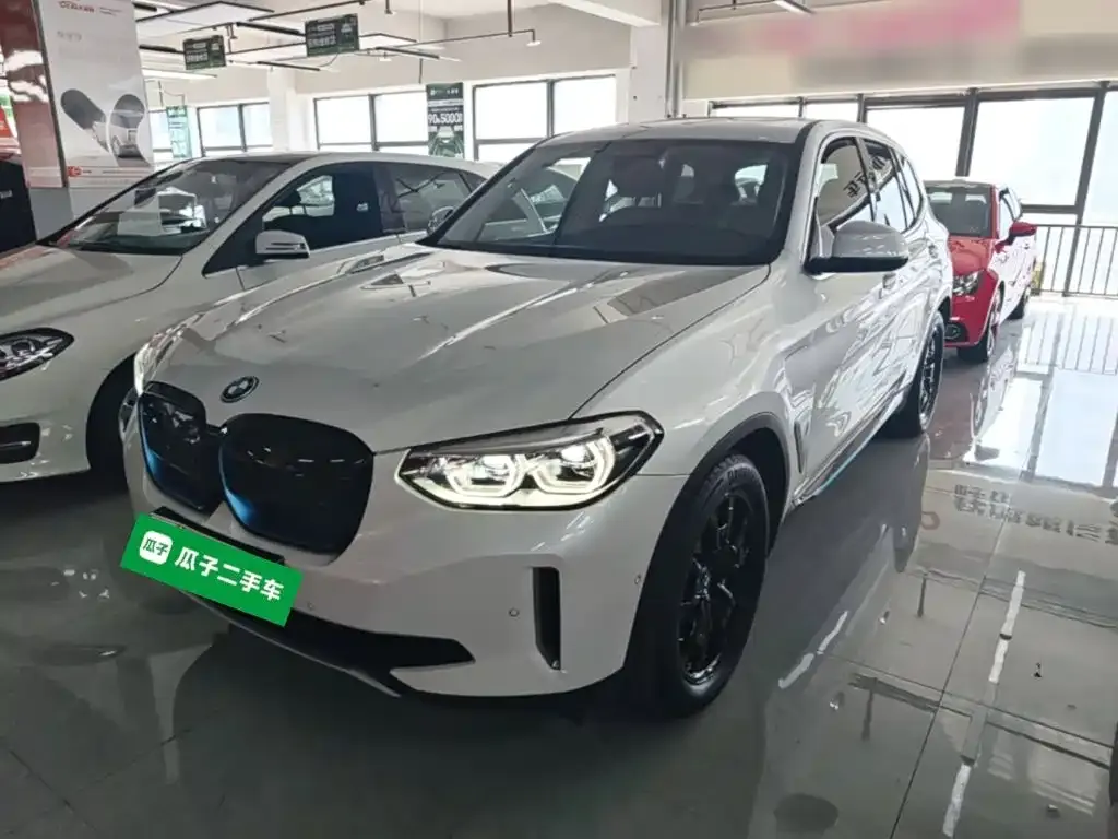 BMW iX3 — фото 1