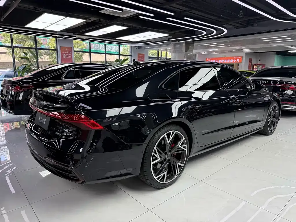 Audi A7L — фото 2