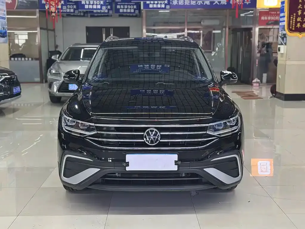 Volkswagen Tiguan L — фото 2