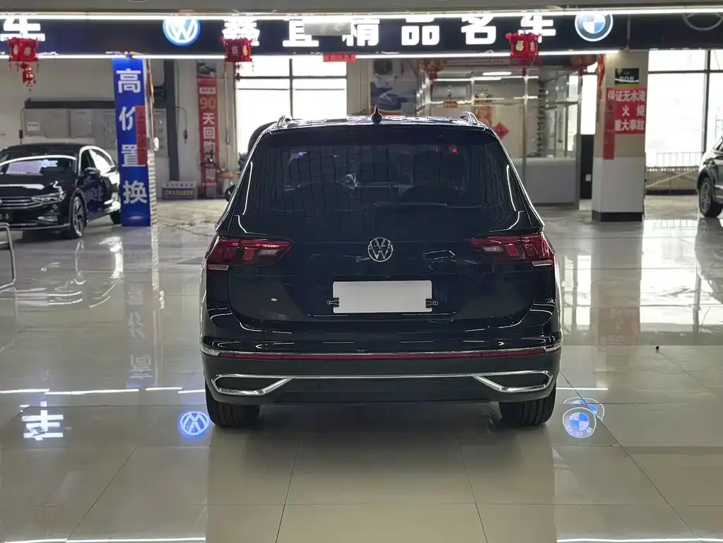 Volkswagen Tiguan L — фото 10