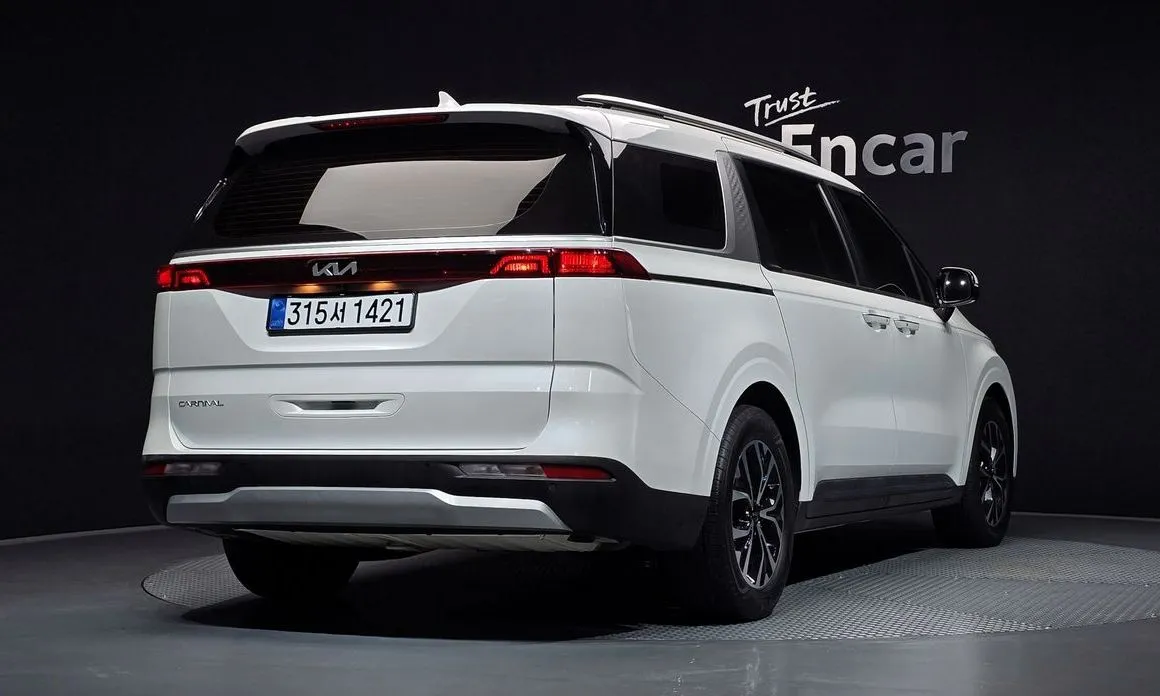 Kia Carnival — фото 4